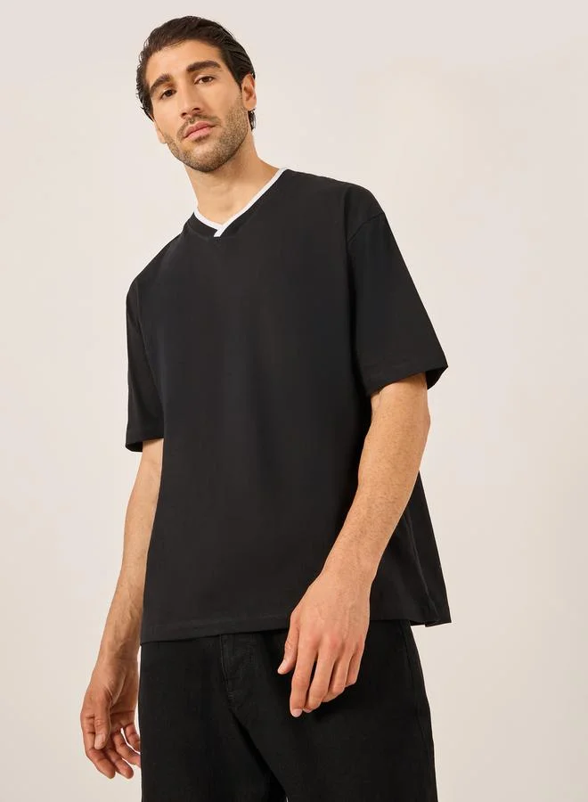 Styli Styli Tipped V Neck Jersey Regular Fit T-Shirt